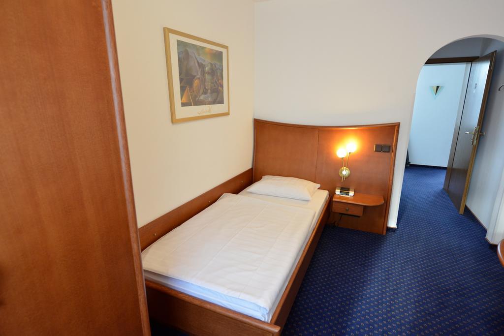 Hotel Trollinger Hof à Bad Oeynhausen Extérieur photo