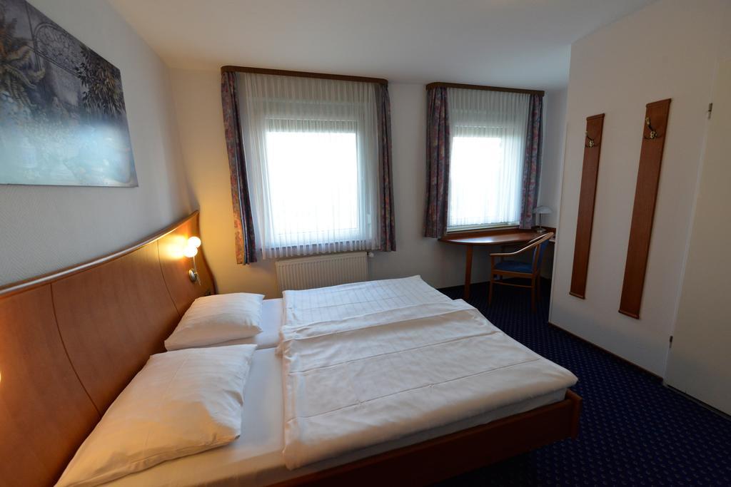 Hotel Trollinger Hof à Bad Oeynhausen Extérieur photo